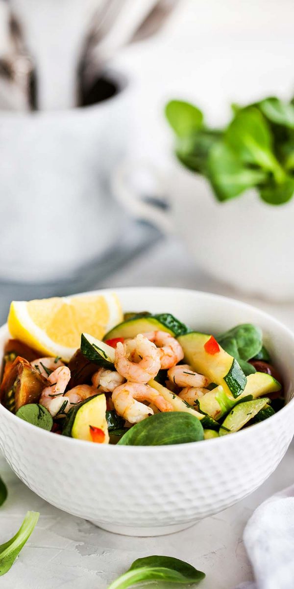 shrimps-and-zucchini-warm-salad-delicious-health-PTPG97N.jpg